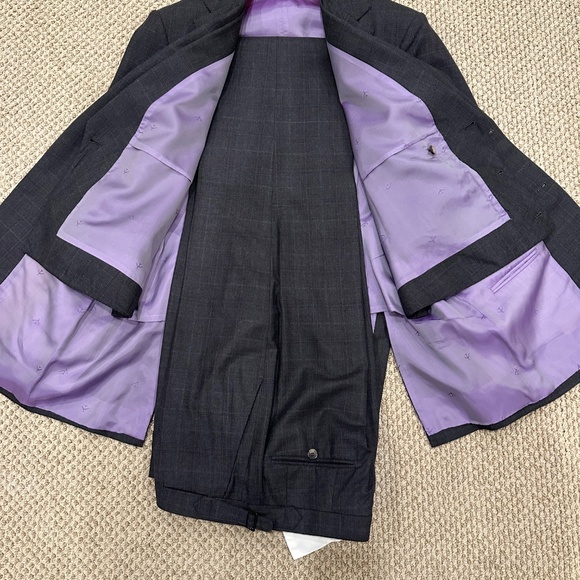 Men’s Isaia three piece custom suit - Picture 3 of 4